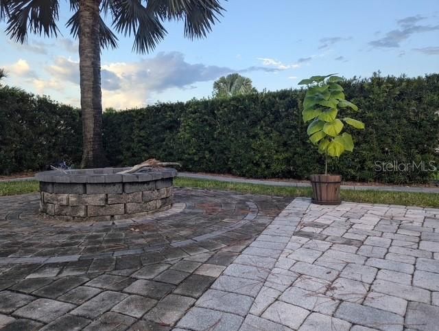 待售: $215,000 (0.16 acres)