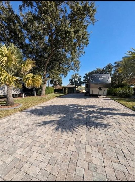 待售: $215,000 (0.16 acres)