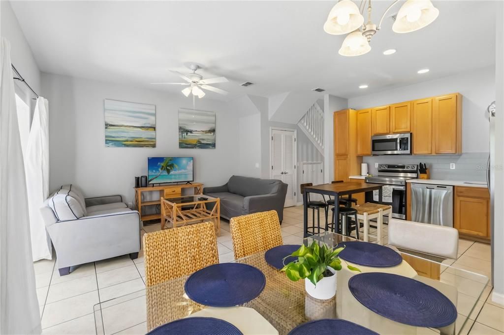 En Venta: $285,000 (5 camas, 3 baños, 1779 Pies cuadrados)