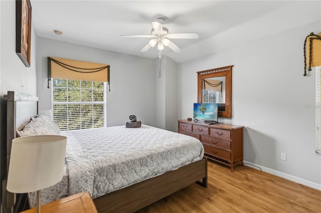 En Venta: $285,000 (5 camas, 3 baños, 1779 Pies cuadrados)