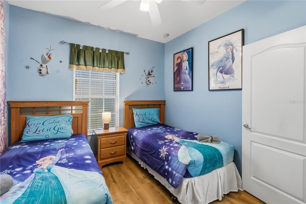 En Venta: $285,000 (5 camas, 3 baños, 1779 Pies cuadrados)