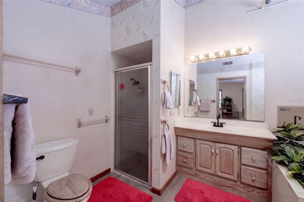 Activo con contrato: $400,000 (5 camas, 3 baños, 2573 Pies cuadrados)