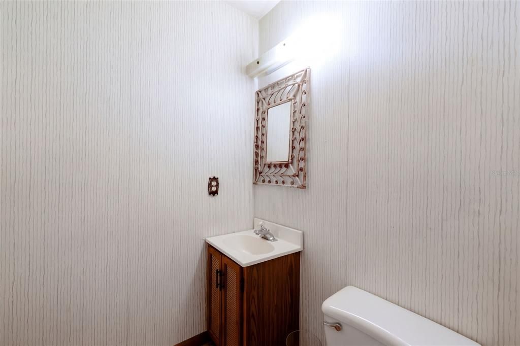 Activo con contrato: $400,000 (5 camas, 3 baños, 2573 Pies cuadrados)