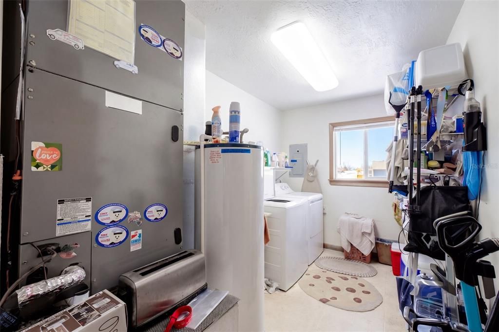 Activo con contrato: $400,000 (5 camas, 3 baños, 2573 Pies cuadrados)