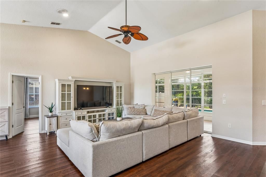 For Sale: $625,000 (4 beds, 2 baths, 2648 Square Feet)