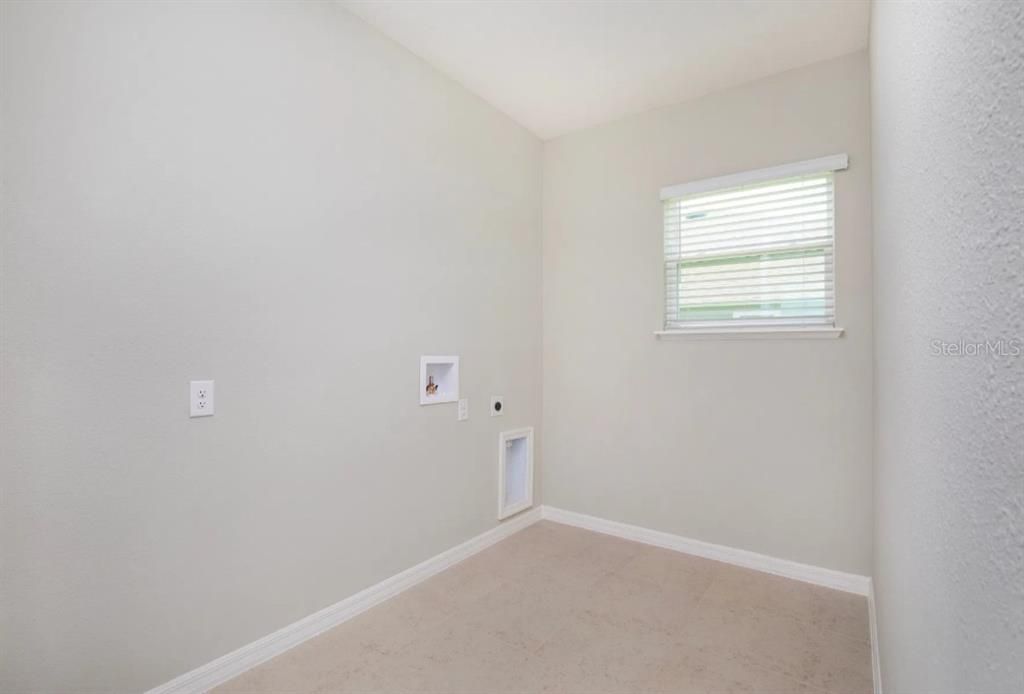 For Sale: $319,900 (3 beds, 2 baths, 1602 Square Feet)