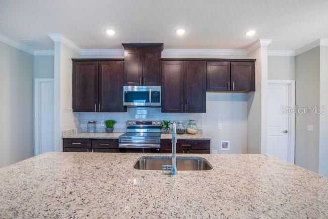For Sale: $319,900 (3 beds, 2 baths, 1602 Square Feet)