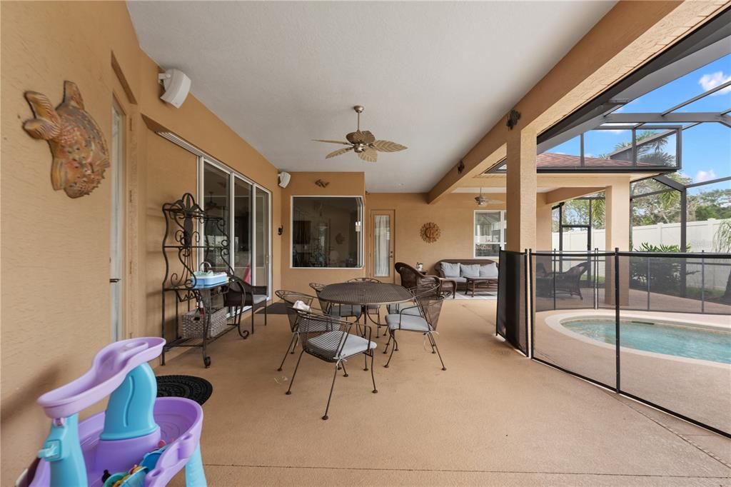 En Venta: $595,000 (4 camas, 3 baños, 2213 Pies cuadrados)