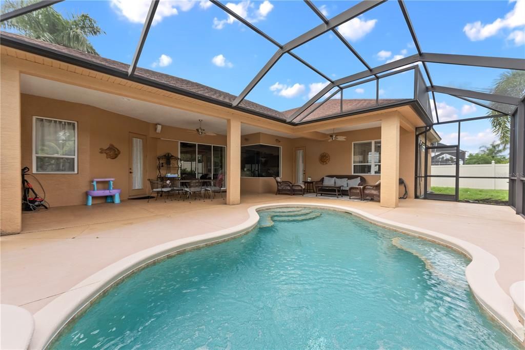 En Venta: $595,000 (4 camas, 3 baños, 2213 Pies cuadrados)