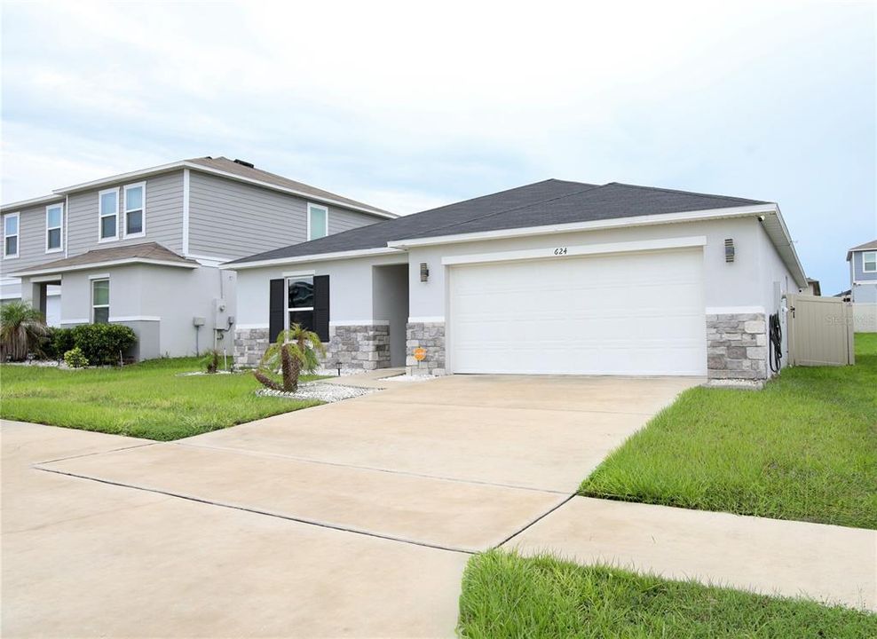 For Sale: $299,000 (4 beds, 2 baths, 1617 Square Feet)