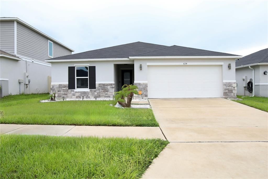 For Sale: $299,000 (4 beds, 2 baths, 1617 Square Feet)