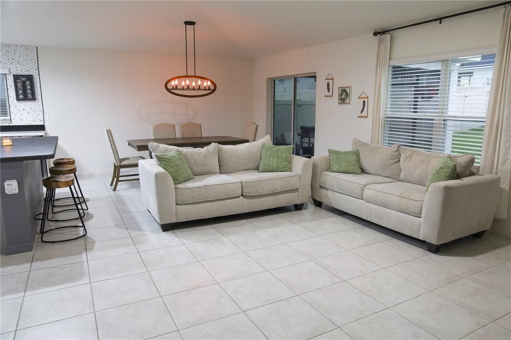 For Sale: $299,000 (4 beds, 2 baths, 1617 Square Feet)