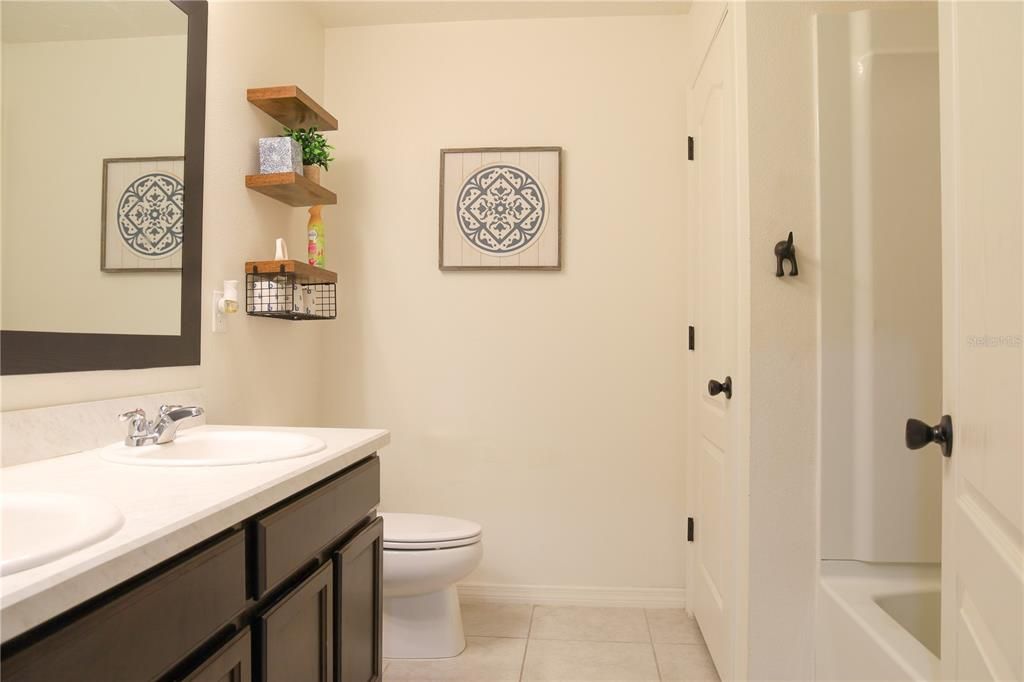 For Sale: $299,000 (4 beds, 2 baths, 1617 Square Feet)