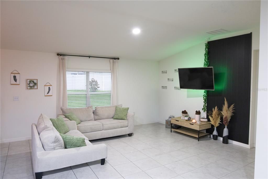 For Sale: $299,000 (4 beds, 2 baths, 1617 Square Feet)