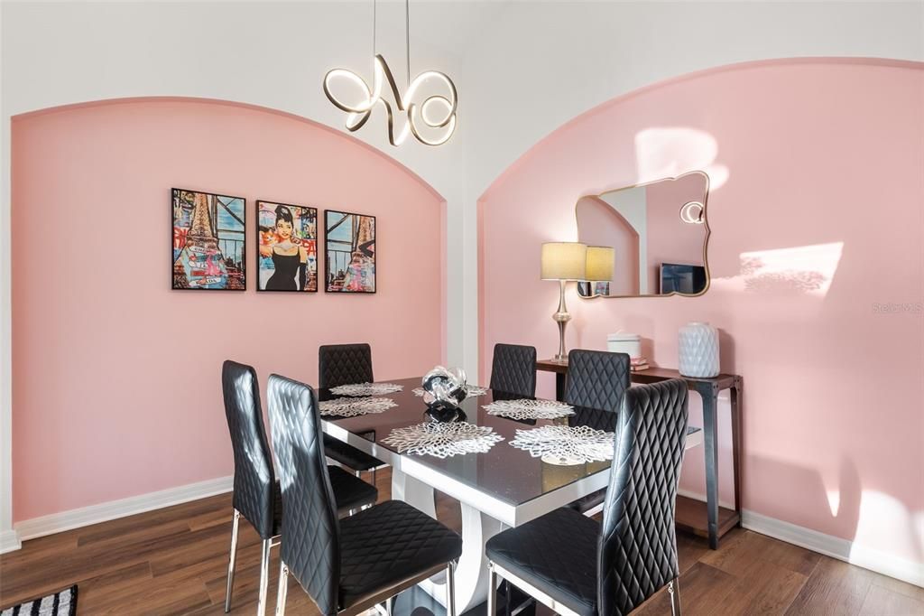 En Venta: $575,000 (5 camas, 3 baños, 2399 Pies cuadrados)