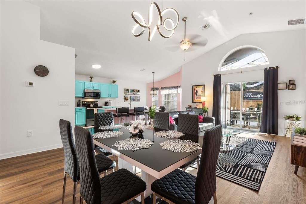 En Venta: $575,000 (5 camas, 3 baños, 2399 Pies cuadrados)