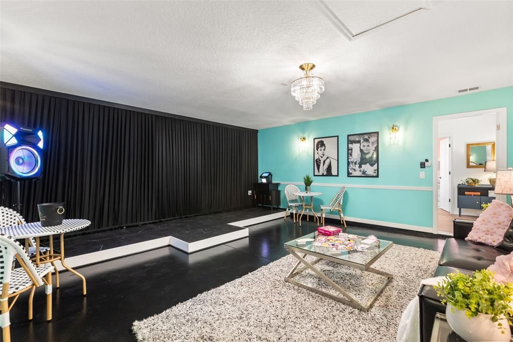 En Venta: $575,000 (5 camas, 3 baños, 2399 Pies cuadrados)