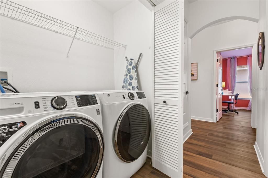 En Venta: $575,000 (5 camas, 3 baños, 2399 Pies cuadrados)