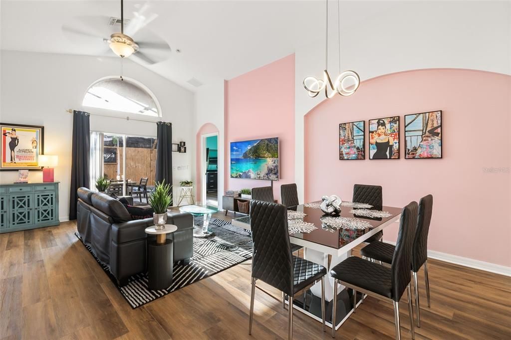 En Venta: $575,000 (5 camas, 3 baños, 2399 Pies cuadrados)