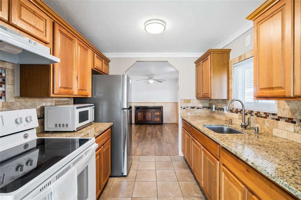 For Sale: $156,600 (2 beds, 2 baths, 1104 Square Feet)