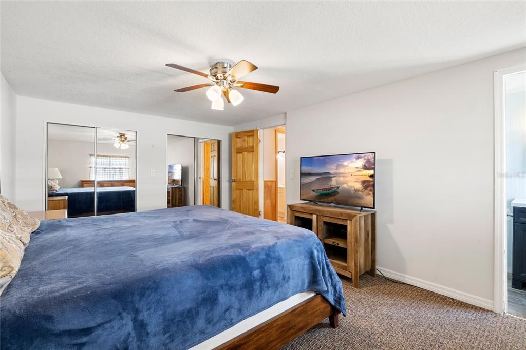 For Sale: $156,600 (2 beds, 2 baths, 1104 Square Feet)