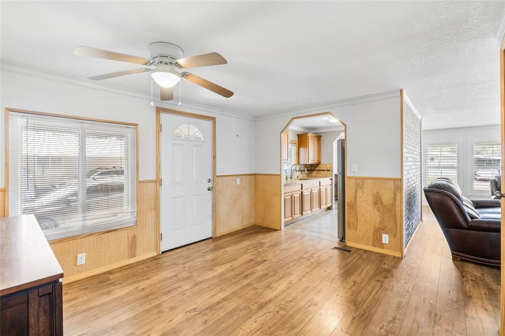 For Sale: $156,600 (2 beds, 2 baths, 1104 Square Feet)