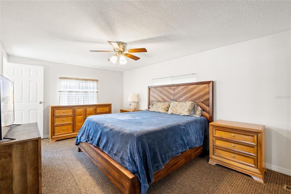 For Sale: $156,600 (2 beds, 2 baths, 1104 Square Feet)