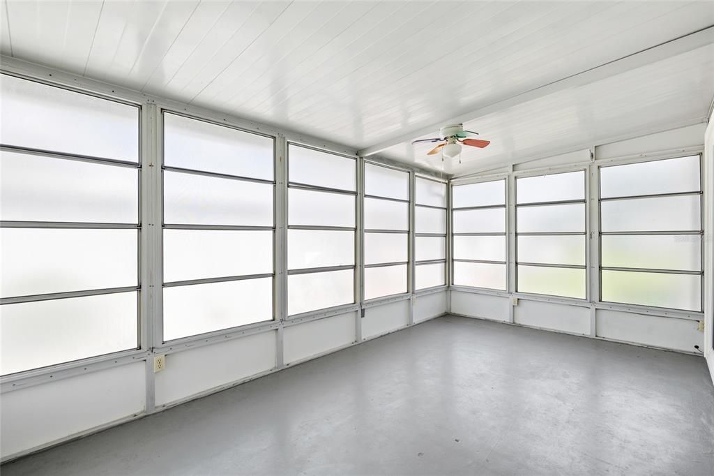 For Sale: $156,600 (2 beds, 2 baths, 1104 Square Feet)