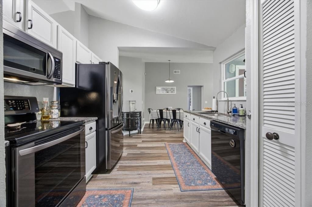 На продажу: $395,000 (3 спален, 2 ванн, 1551 Квадратных фут)
