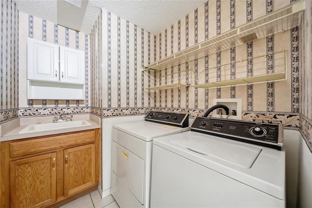 На продажу: $220,000 (3 спален, 2 ванн, 1718 Квадратных фут)