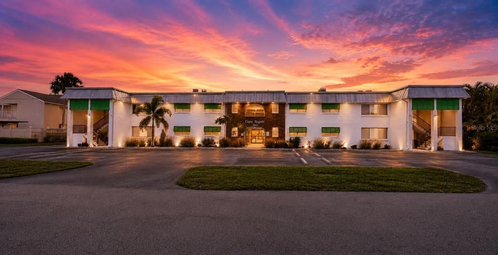 For Rent: $1,300 (2 beds, 2 baths, 800 Square Feet)