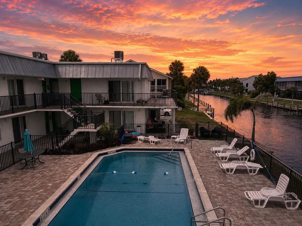 For Rent: $1,300 (2 beds, 2 baths, 800 Square Feet)