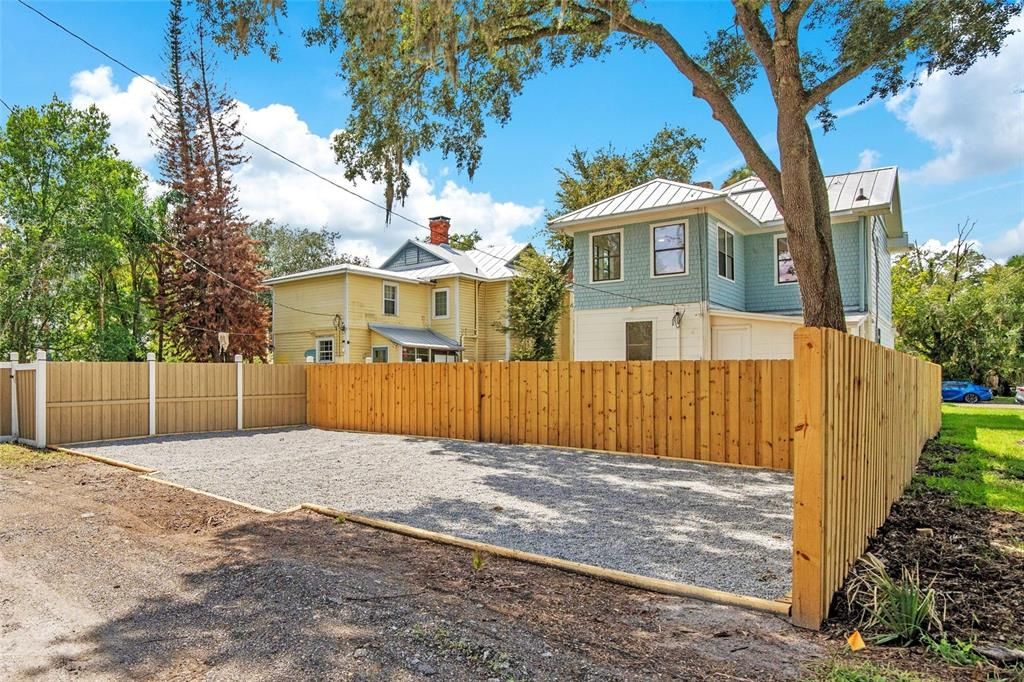 На продажу: $649,500 (4 спален, 2 ванн, 2112 Квадратных фут)