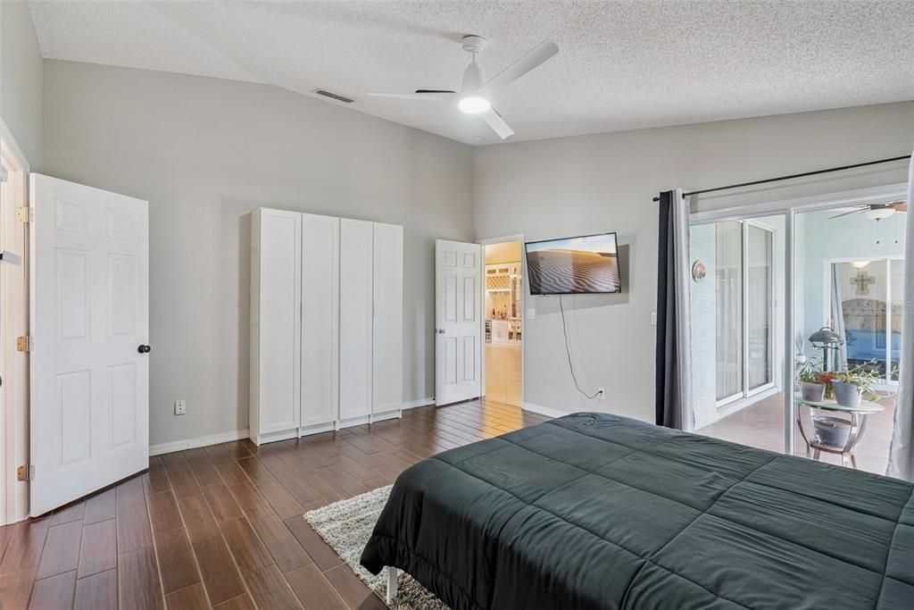 На продажу: $339,990 (3 спален, 2 ванн, 1641 Квадратных фут)