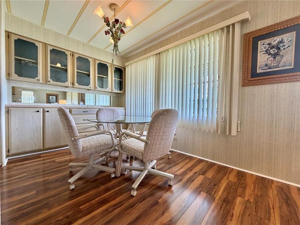 На продажу: $99,000 (2 спален, 2 ванн, 1056 Квадратных фут)