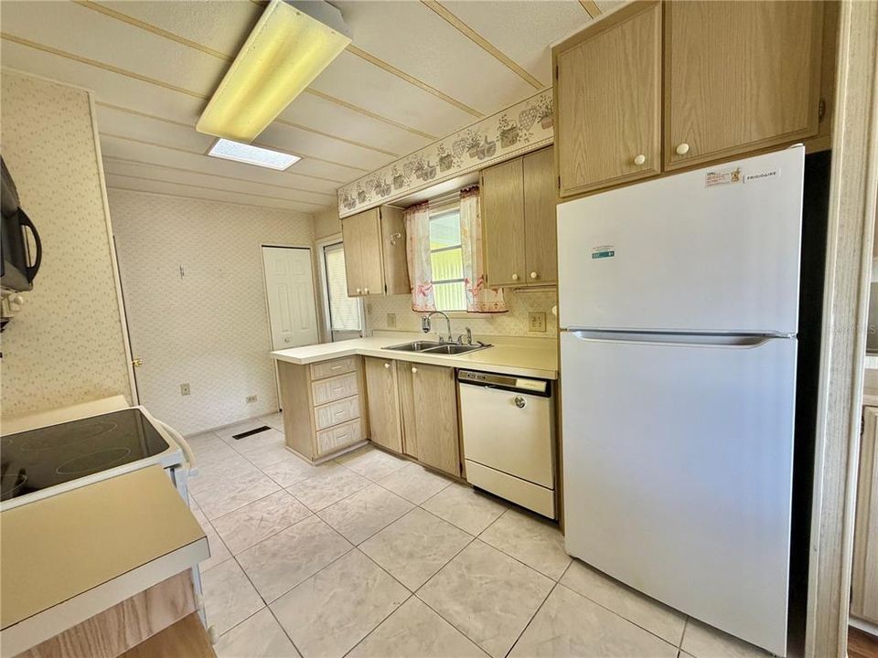 На продажу: $99,000 (2 спален, 2 ванн, 1056 Квадратных фут)
