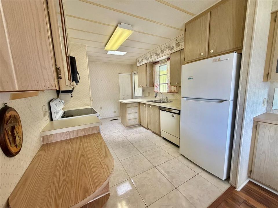 На продажу: $99,000 (2 спален, 2 ванн, 1056 Квадратных фут)