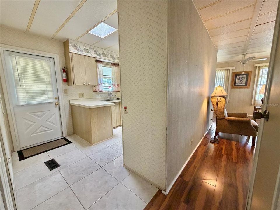 На продажу: $99,000 (2 спален, 2 ванн, 1056 Квадратных фут)