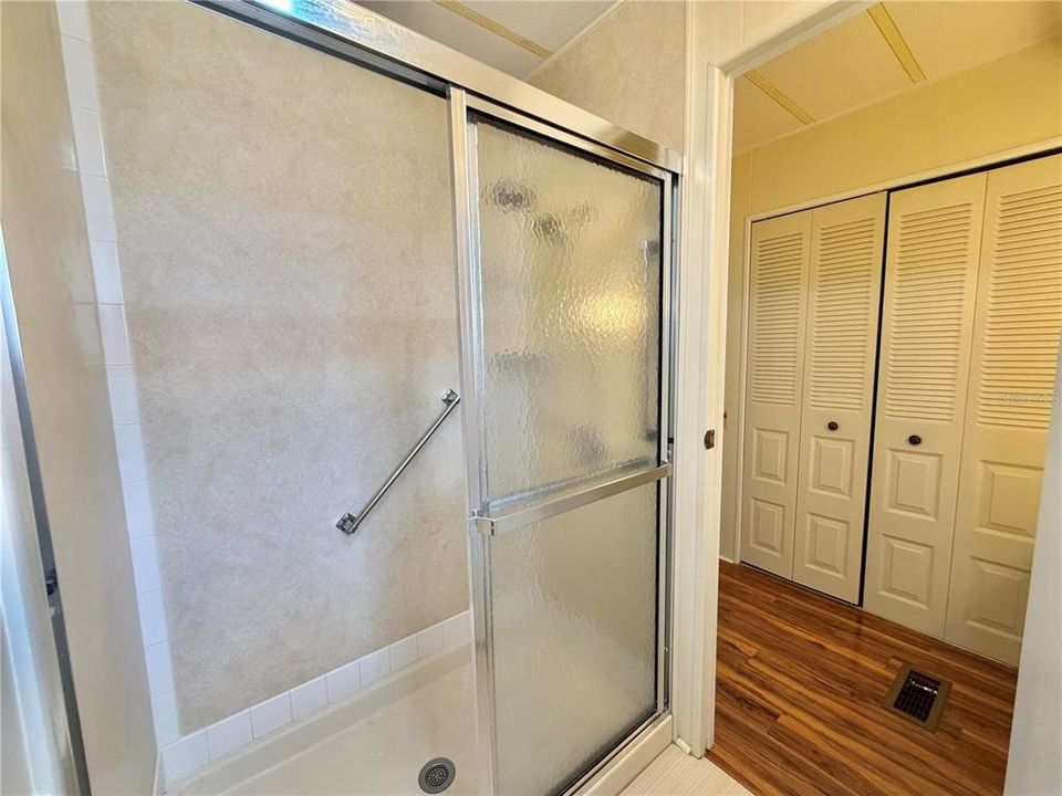На продажу: $99,000 (2 спален, 2 ванн, 1056 Квадратных фут)