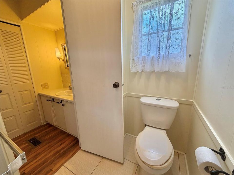 На продажу: $99,000 (2 спален, 2 ванн, 1056 Квадратных фут)
