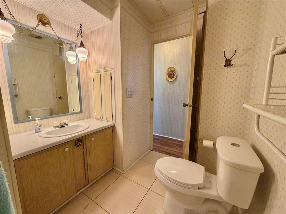 На продажу: $99,000 (2 спален, 2 ванн, 1056 Квадратных фут)
