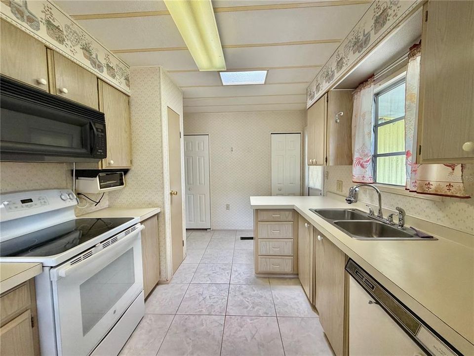 На продажу: $99,000 (2 спален, 2 ванн, 1056 Квадратных фут)