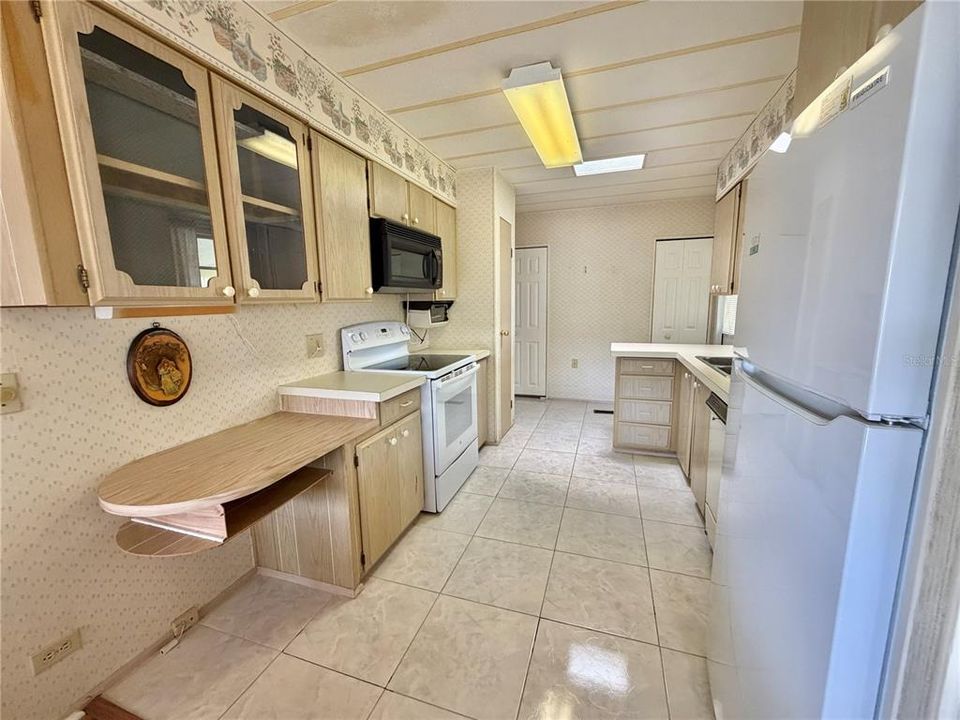 На продажу: $99,000 (2 спален, 2 ванн, 1056 Квадратных фут)