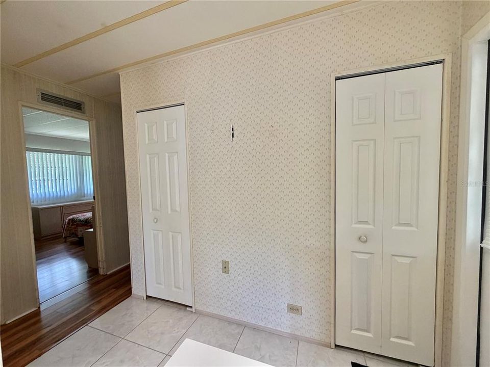 На продажу: $99,000 (2 спален, 2 ванн, 1056 Квадратных фут)