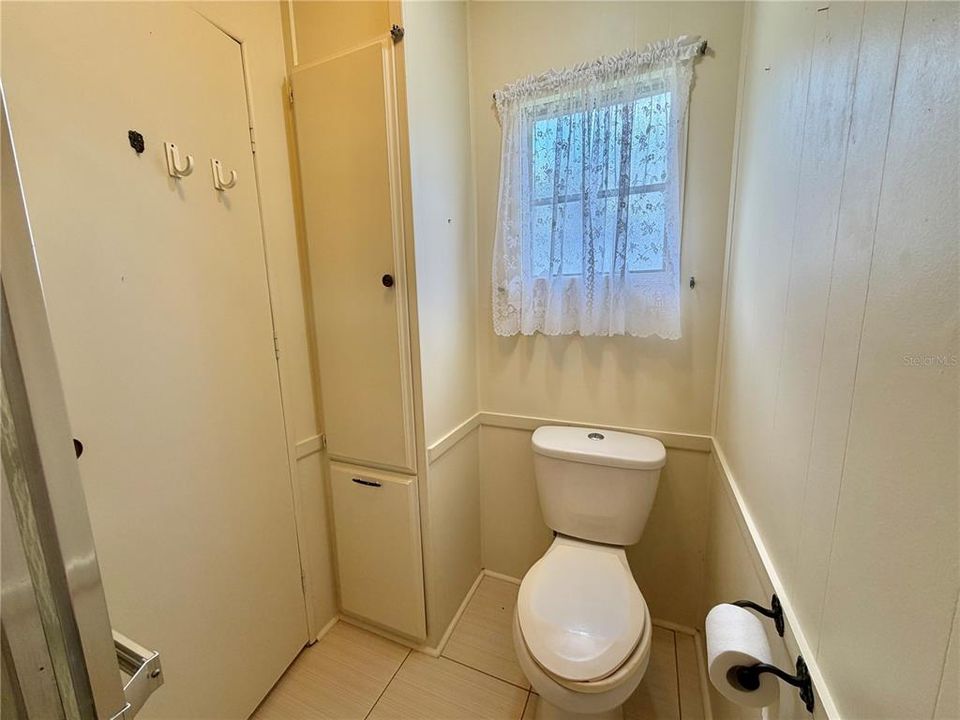 На продажу: $99,000 (2 спален, 2 ванн, 1056 Квадратных фут)