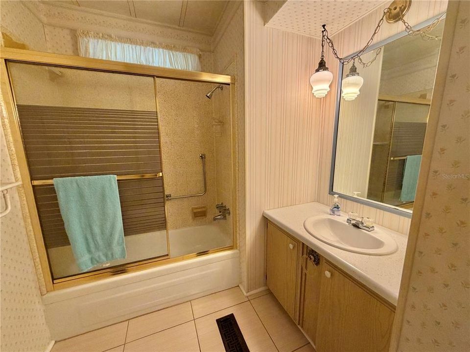 На продажу: $99,000 (2 спален, 2 ванн, 1056 Квадратных фут)