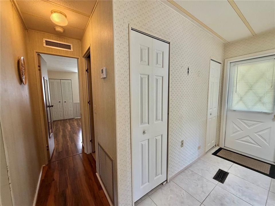 На продажу: $99,000 (2 спален, 2 ванн, 1056 Квадратных фут)