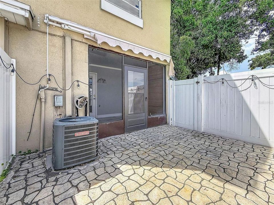 На продажу: $235,000 (3 спален, 2 ванн, 1296 Квадратных фут)
