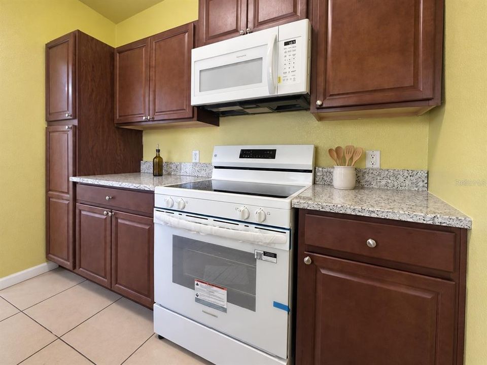 В аренду: $2,200 (4 спален, 2 ванн, 1337 Квадратных фут)