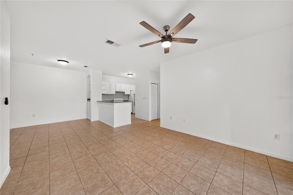En Venta: $187,500 (2 camas, 2 baños, 1048 Pies cuadrados)